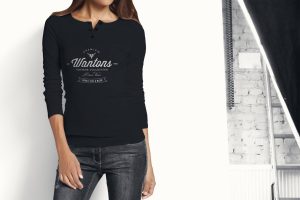 Woman Longsleeve Shirt Mock-up