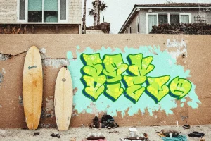Urban Love – Solid and Outline Graffiti Font